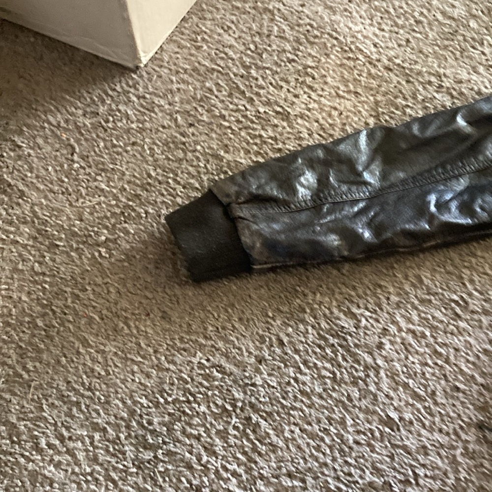 Leather jacket - Picture 2 of 5